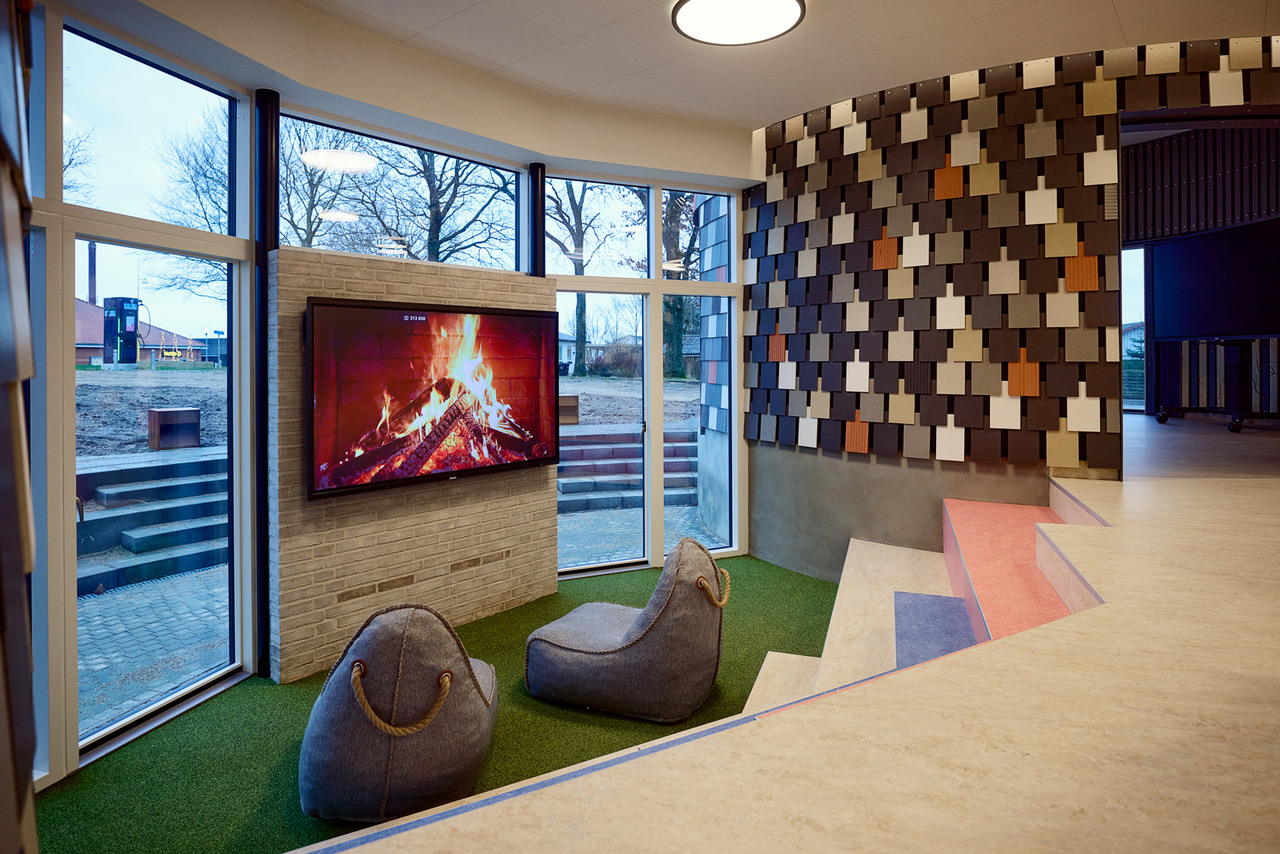 Erweiterung der Struer Fri Fagskole in Dänemark – Nachhaltige Schulbaukunst mit Upcycling-Fassaden von MNT Arkitekter, Struer/Dänemark