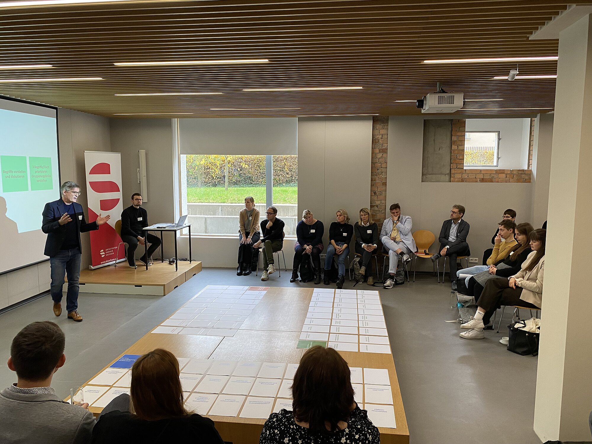 Andreas Fuchs, HENN GmbH, leitet mit seinem Vortrag in den Workshop ein. (Architektenkammer Sachsen) Einleitungsvortrag zum Workshop Wettbewerb und Vergabe
