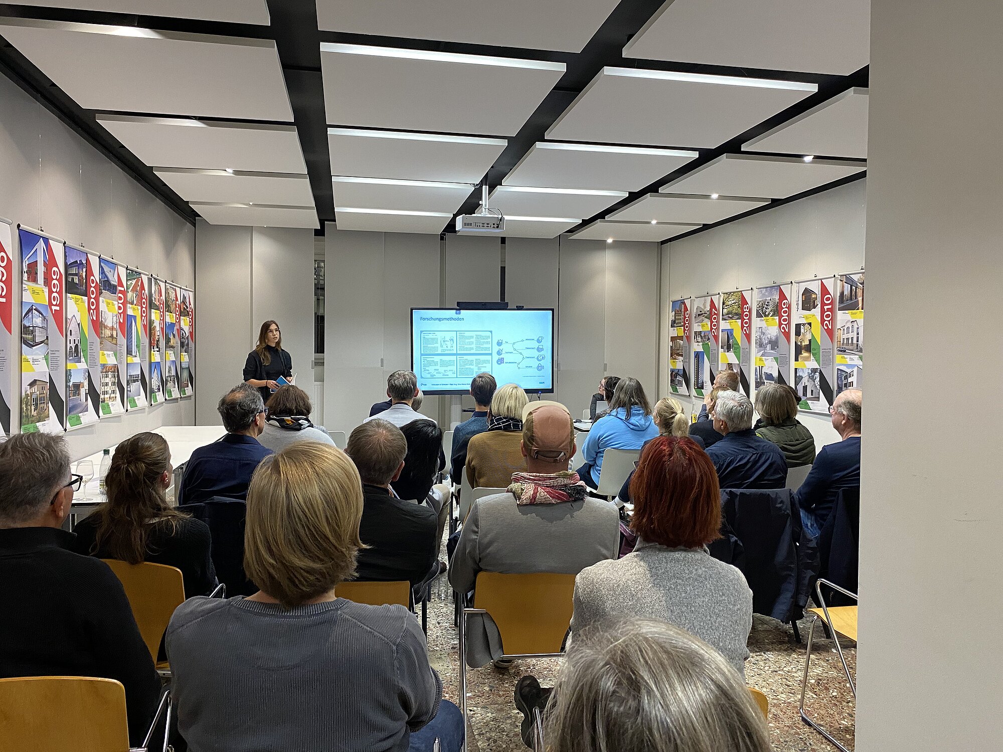 Sina Maite Rinka von der TU Dresden während ihrer Pecha-Kucha-Präsentation zum Thema Inklusion in Schulen